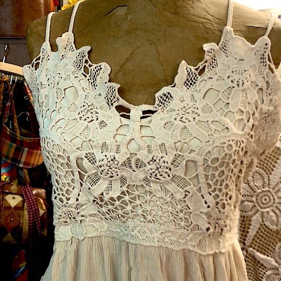 Maurice’s- retro bohemian cami top- beige cream, cross cross straps, gauze/lace - Picture 2 of 9